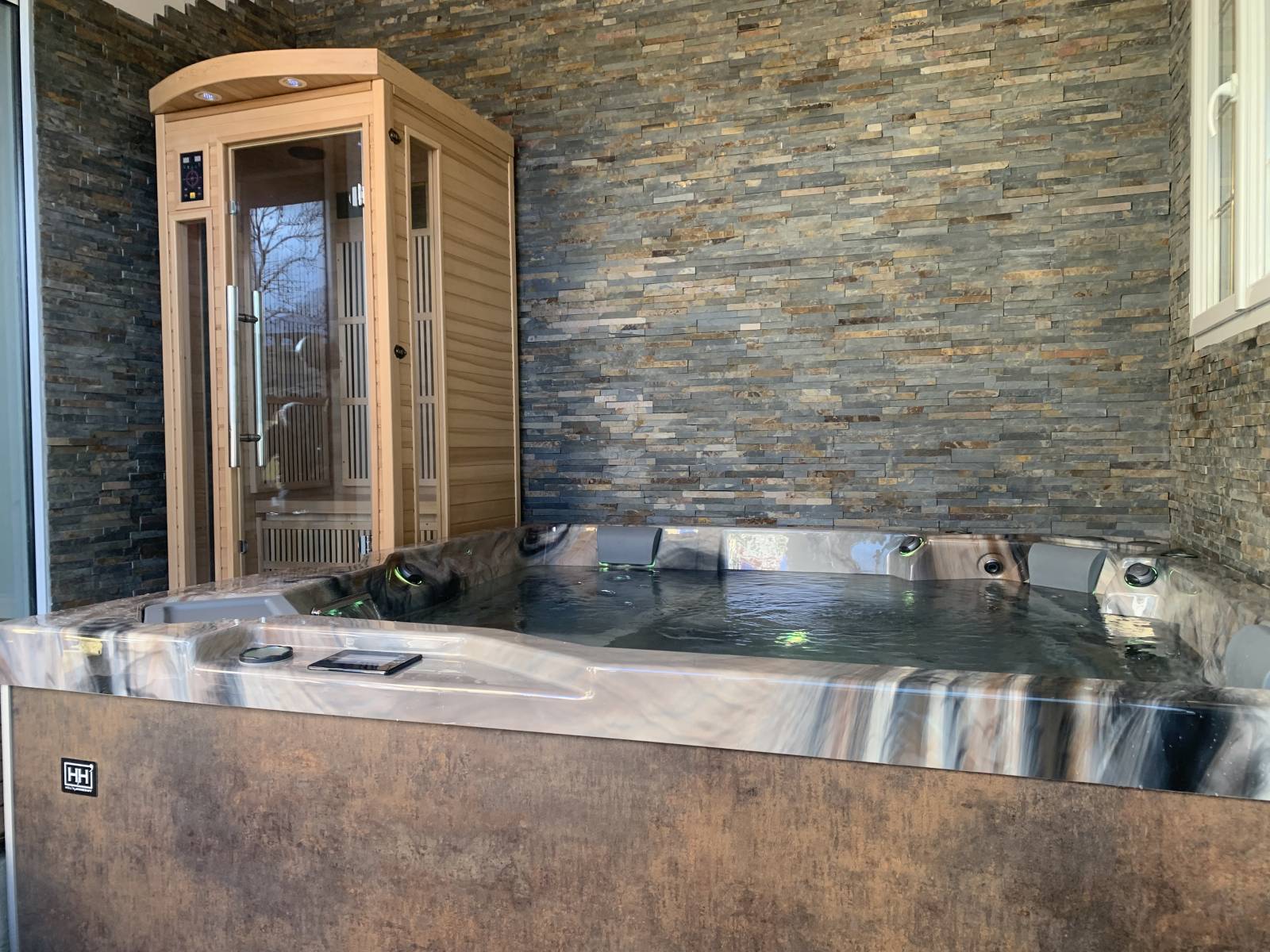 Expérience sensorielle complète avec le spa Spa accrylique Almandine Oka 5 et le sauna infrarouge à Gap 05