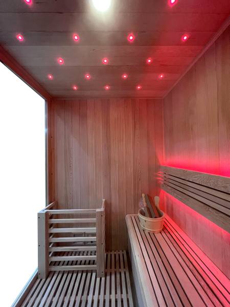 Intérieur du sauna traditionnel à vapeur haut de gamme UTOPIA avec LED d'ambiance 