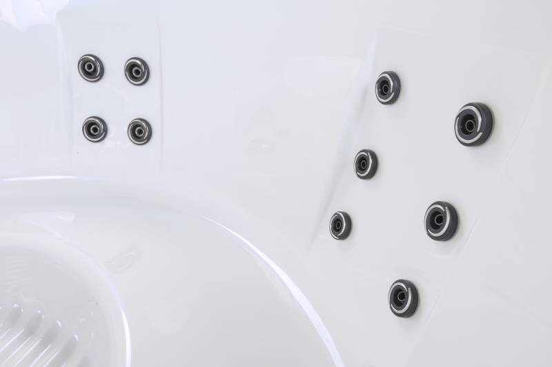 Spa rigide plug and play avec 23 jets hydromassants CMP® : orientables + bi-rotatives