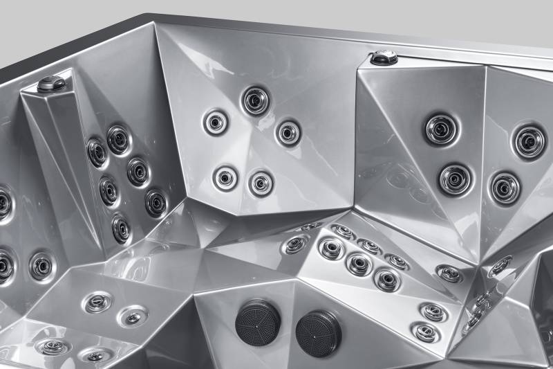 Spa acrylique modèle  Oka Diamond 5 places, 2 places allongés et 3 places assises balnéothérapie massage, hifi personnalisable dans le magasin de spa Wellamo à Manosque 04