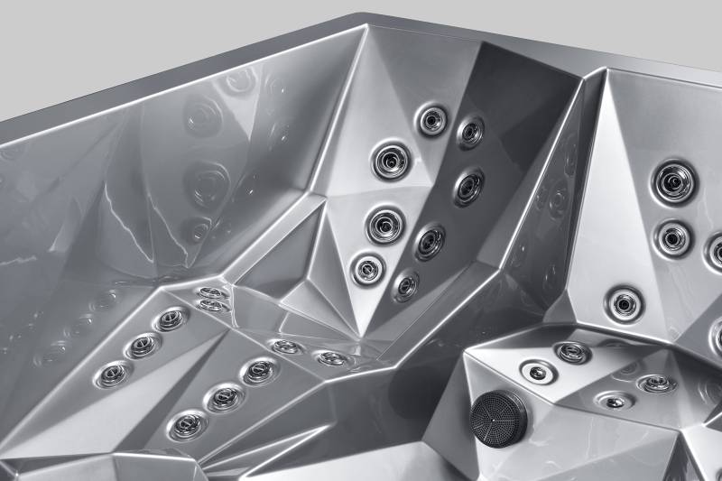 Spa acrylique modèle  Oka Diamond 5 places, 2 places allongés et 3 places assises balnéothérapie massage, hifi personnalisable dans le magasin de spa Wellamo à Manosque 04