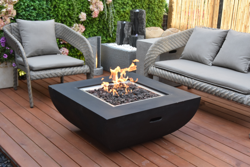 Vente de brasero décoratif table basse et barrel tonneau de vin à gaz avec pierres de lave à Pertuis 84120