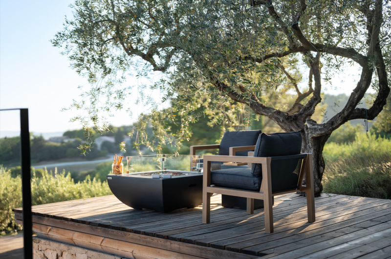 La table brasero Aurora est l'atout parfait pour un extérieur réussi à Gap 05 