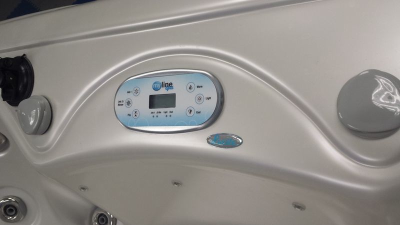 Grand spa pour 5 ou 6 personnes de la gamme Myline - Modèle Venus, en vente sur Manosque