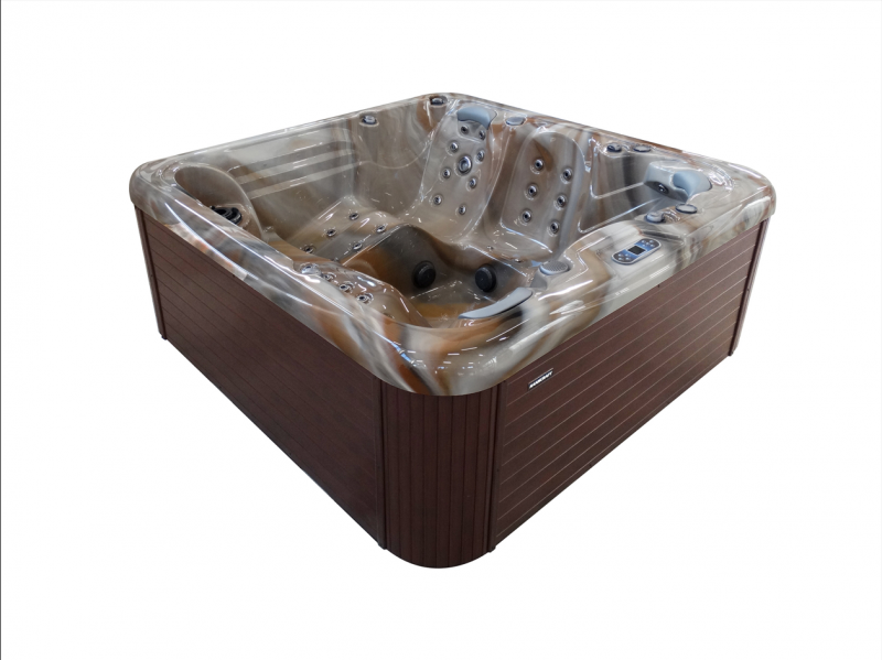 Personnalisation de l'habillage extérieur pour que le spa vous ressemble et sois en harmonie avec votre espace de vie à Pertuis