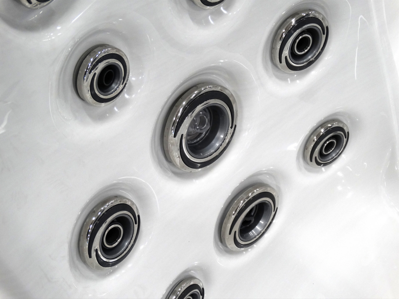 Spa rigide avec buses inox de qualité à Gap