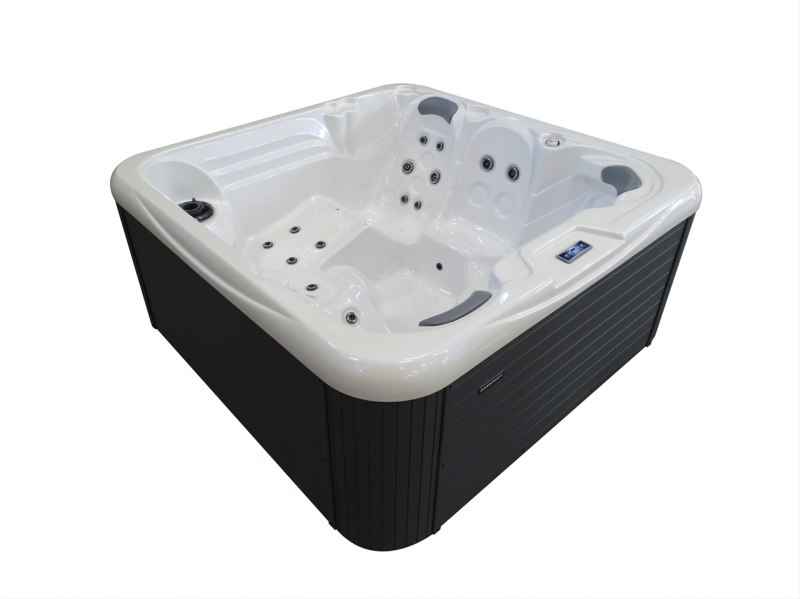 Spa 4 places modèle Plug and Play 3 avec raccordement facile et traitement naturel à La tour d'Aigues dans le Vaucluse