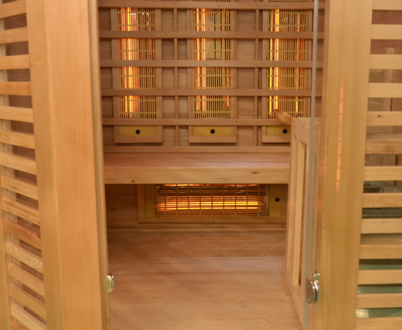 Un sauna hybride au format compact et au design soigné et élégant à Lourmarin