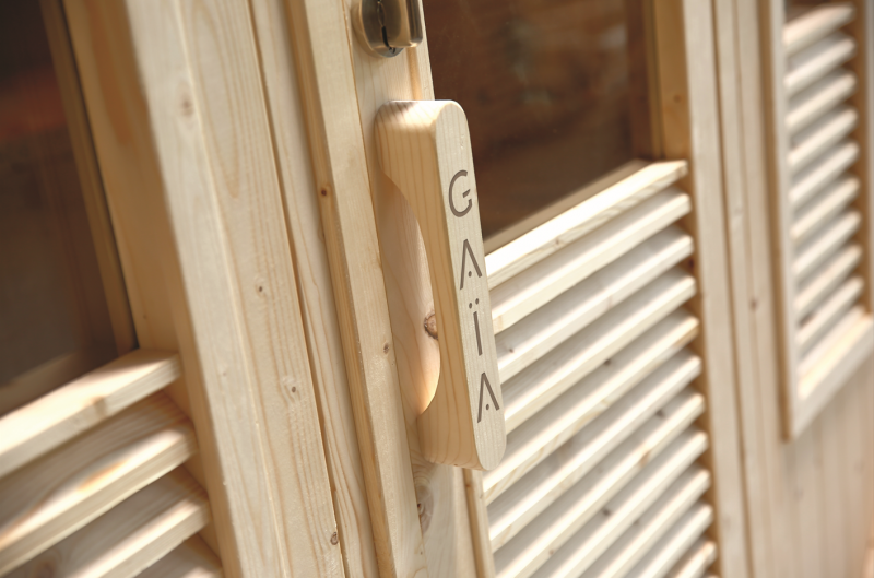 Sauna vapeur d'extérieur 4 places modèle Bella en Epicéa du Canada banc double hauteur à Aix en Provence dans le 13