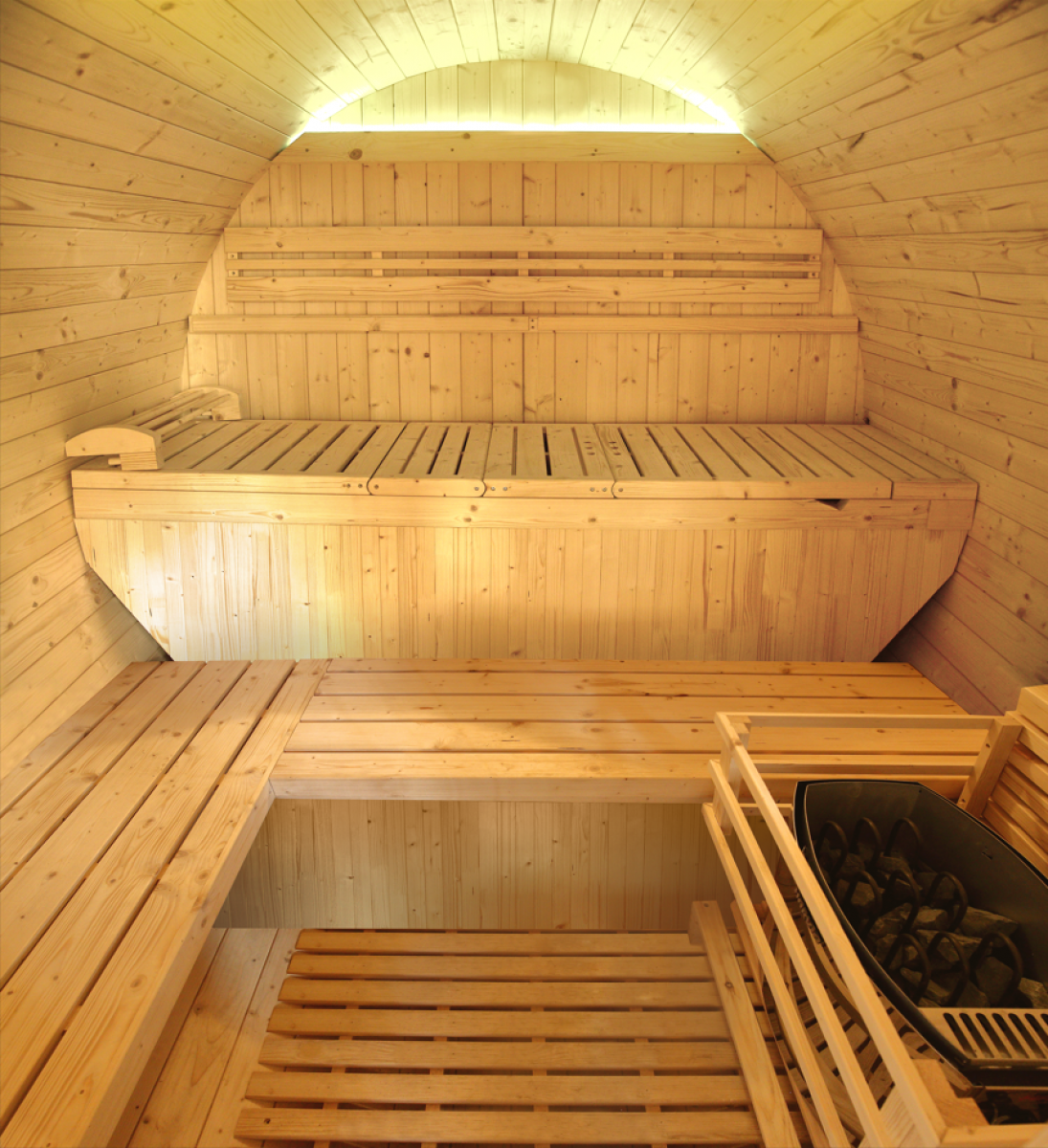 Vue intérieur du sauna Gaïa Bella avec double banquette à Gap dans les Hautes Alpes 05
