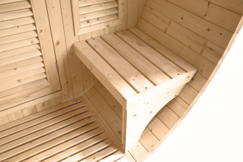 Zoom sur banc extérieur du sauna ultra confortable pour apprécier le coucher de soleil à Lacoste