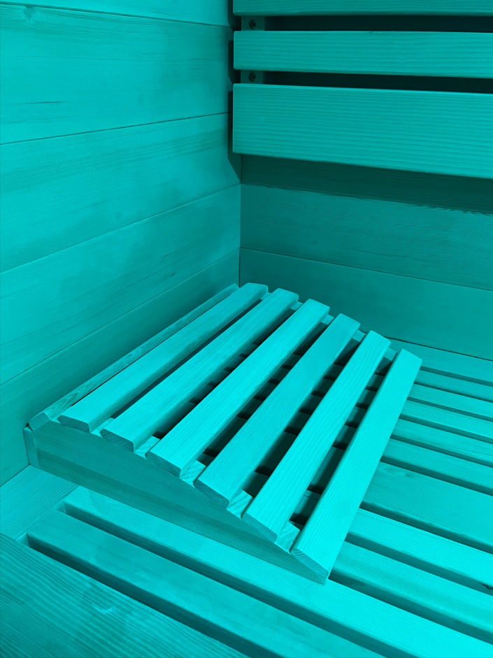 Banquette et appuis-tête en abachi à Grambois