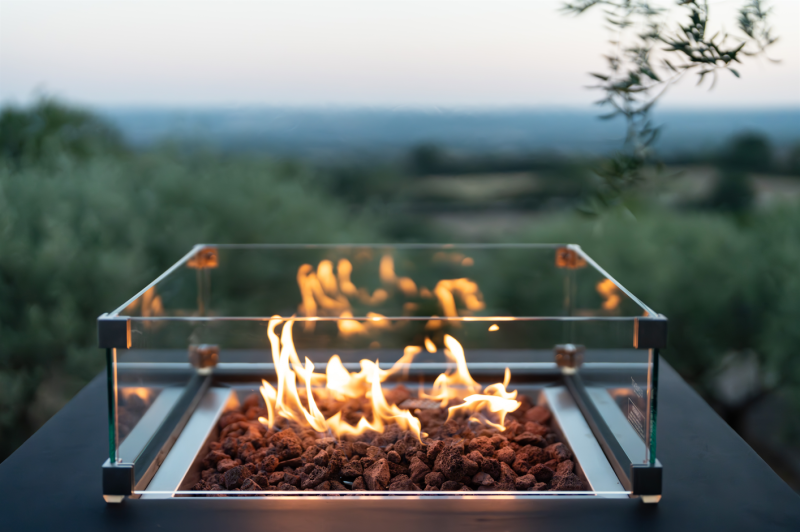 Brasero table basse en fin de journée dans le Vaucluse 