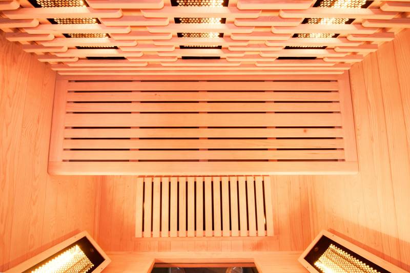 Intérieur vue du haut du sauna infrarouge Purewave 3 à Sisteron