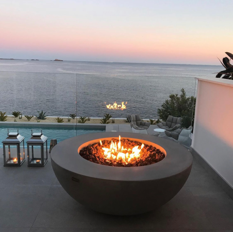 Brasero de type bol Lunar Bowl sur terrasse extérieur avec vue mer pour une chaleur réconfortante à Mallemort 13