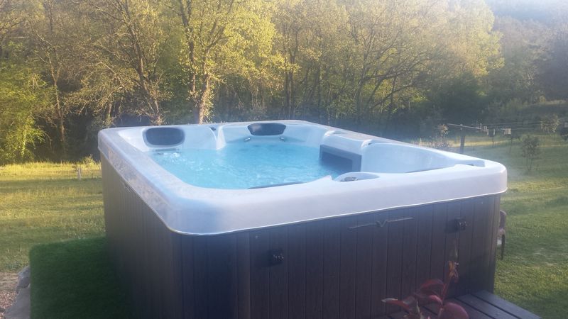 spa jacuzzi 3 places a esparron 04